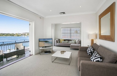 Mosman Apartment | Balmoral Dreaming - 50m walk to the beach, large 2 bedroom with balcony