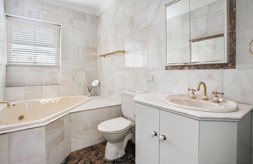Mosman Apartment | Balmoral Dreaming - 50m walk to the beach, large 2 bedroom with balcony
