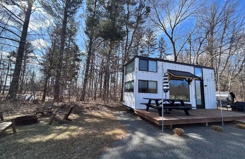 Balsam Lake House | Balsam Lake modern tiny home escape with sauna