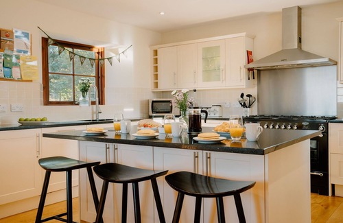 Grantown-on-Spey Cottage | Balvattan Farmhouse - a lodge that sleeps 10 guests in 5 bedrooms