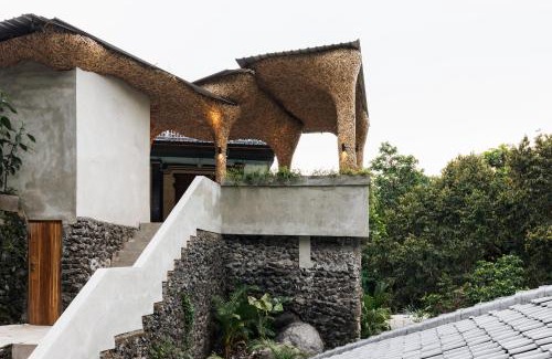 Petulu Villa | Bamboolina Jungle Villa - A Unique Retreat with Artistic Charm with River Access