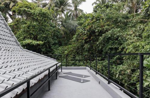 Petulu Villa | Bamboolina Jungle Villa - A Unique Retreat with Artistic Charm with River Access