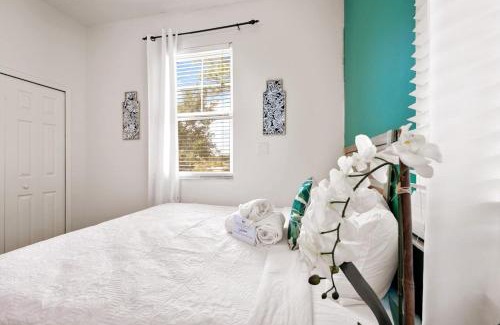 Orlovista House | Banana Leaf Villa-Honey Combo Rooms