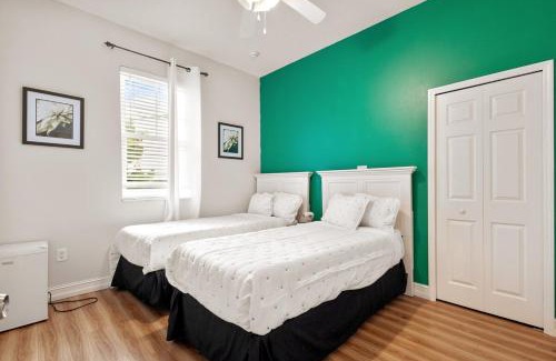 Orlovista House | Banana Leaf Villa-Honey Combo Rooms