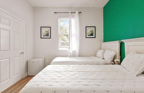 Orlovista House | Banana Leaf Villa-Honey Combo Rooms