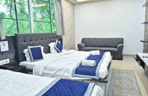 Lanka Hotel | Banarasi Kothi