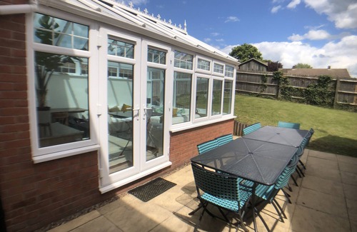 Banbury House | Banbury sleeps 10, easy access to Silverstone, NEC, Blenheim, Oxford & Stratford