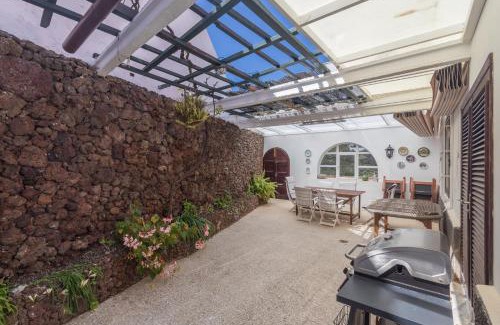 Las Brisas House | Bandama Country Home - 3BR with garden