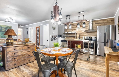 Bandera Apartment | Bandera Salt Block - The Rustic 1