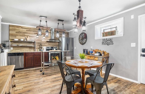 Bandera Apartment | Bandera Salt Block - The Rustic 1