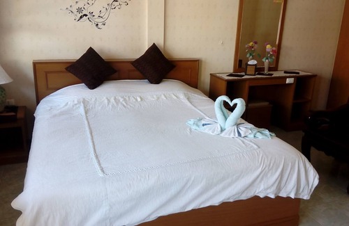 Pak Khlong Hotel | Bang Boet Bay Beach Resort