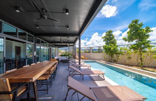 Choeng Thale Villa | BangTao 6卧别墅18米 竞赛级泳池 工业风设计美学 游戏娱乐层 家庭度假 团体聚会