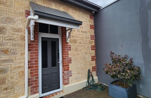 Semaphore House | Bank Manager's ResidencenRenovated 3 bedroom, 2 bathroom property in Semaphore