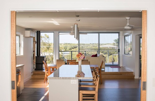 Cape Woolamai House | Banksia House: Stunning Ocean Views, Pet Friendly, Wifi