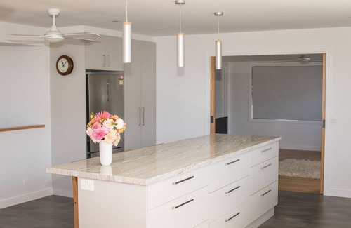 Cape Woolamai House | Banksia House: Stunning Ocean Views, Pet Friendly, Wifi