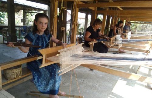 Nam Bak House | Banlue handicraf center and home stay