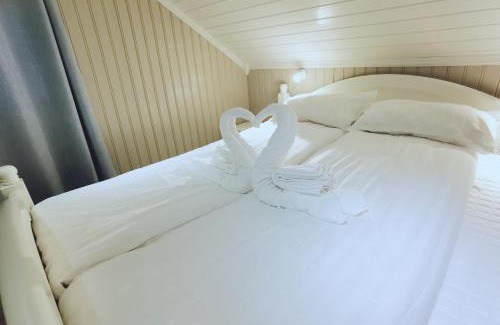 Flakstad Cabin | BanPim Beachside Lofoten