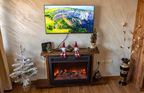Kvartal Noviya Grad Apartment | Bansko home with a Mountain view