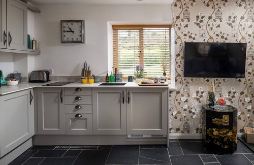Combe Martin Cottage | Bantam Cottage - sleeps 2 guests in 1 bedroom