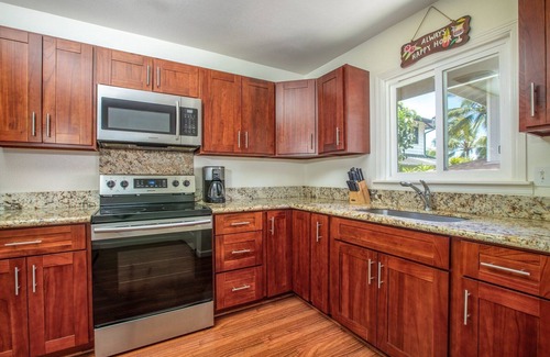 Waialee Apartment | Banzai Surf Escape -w/AC, Epic beach by the house!