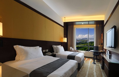 Long Hua Hotel | Baohua Harbour View Hotel