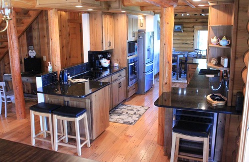 West Richland House | Barbara's Cabin. A luxury log home in the heart of Washington wine country.