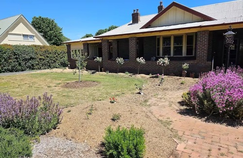 Gunning House | Barbour House - Self Contained BnBnnSharennSave