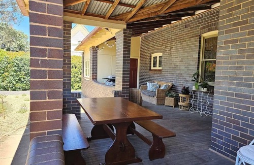 Gunning House | Barbour House - Self Contained BnBnnSharennSave