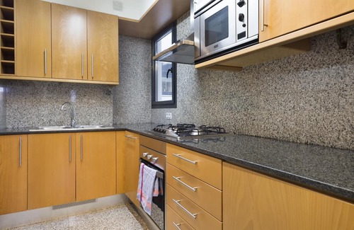 Sant Gervasi Apartment | Barcelona's Center Business Apartment with Balcony