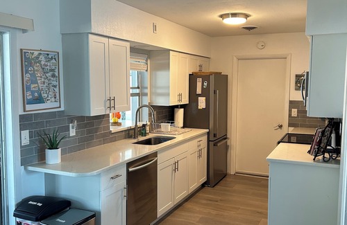 Venice Gardens House | Barefoot Dreams 2 Bed 2 Bath Private Pool Home - Fenced In Yard -10 min to beach