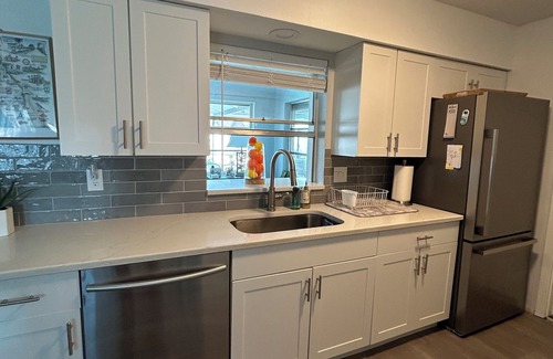 Venice Gardens House | Barefoot Dreams 2 Bed 2 Bath Private Pool Home - Fenced In Yard -10 min to beach