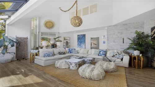 Safety Beach House | Barellen Beach House - Luxe Beach Front, Oceanview