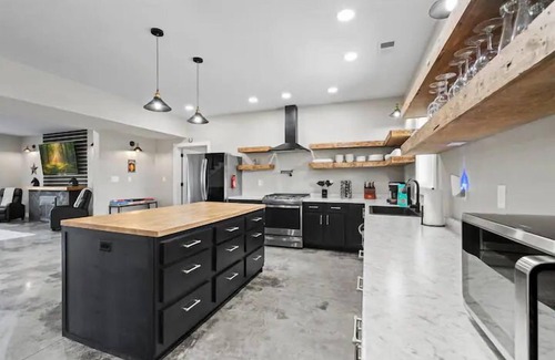 Camargo House | Barn! 2-Hole Golf Course, BBall, Wiffleball, Soccer, Theater, Arcade, 2 Hot Tubs