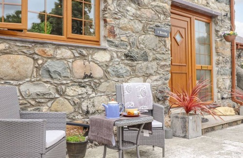 Pentir House | Barn conversion at the Old Watermill near Snowdonia & Zip World.