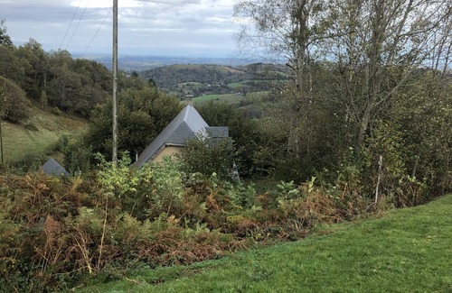 Germs-sur-l'Oussouet House | Barn in a green setting