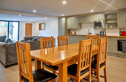 Little Rissington Cottage | Barn in Cotswolds with Private Hot Tub