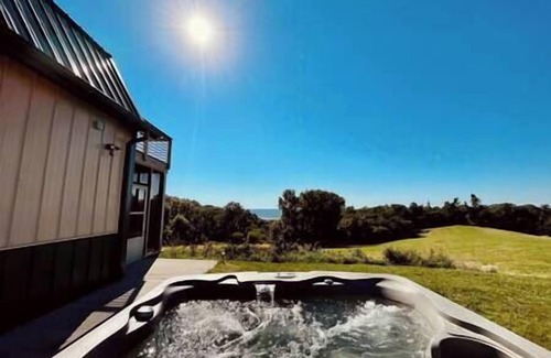 De Soto House | Barn On The Ridge/HOT TUB/Sleeps 6