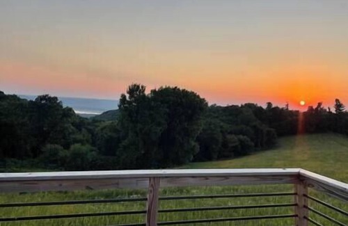 De Soto House | Barn On The Ridge/HOT TUB/Sleeps 6