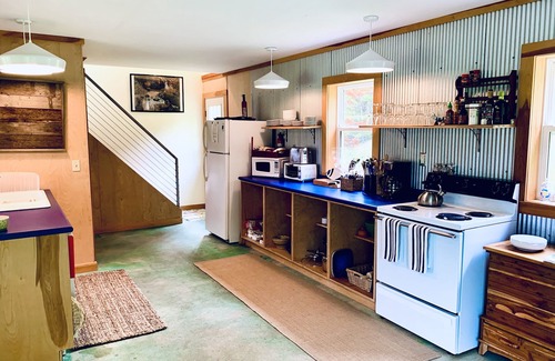 Southwest Harbor Cottage | Barn-Style Bliss- 5 Star Home. Surrounded by Acadia!