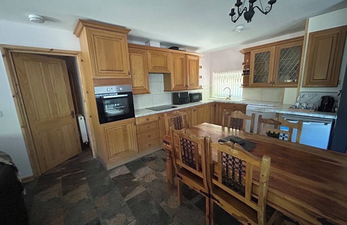 Abercwmboi House | Barn with hot tub - Near Brecon, Zip World & Cardiff