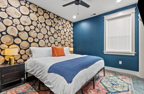 Stanton House | Barndo/Ample Parking/Access to Red River/Hot Tub