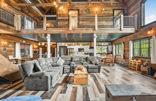 Merrimac House | Barndo with a Beach! Golf Sim, Slide, HotTub/Sauna, Volleyball, Frolf, Sleeps 24