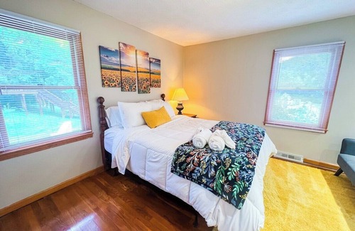 Stanton House | Barnhouse @ 4GuysRV Park-Hot Tub