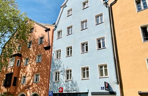 City Centre Regensburg Apartment | Baroque gallery apartment Praetoria - city center location-