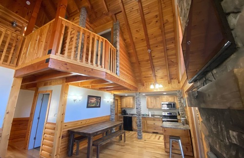 Glasgow Cabin | Barren River Cabins Near Mammoth Cave, Fire Pit, Pet Friendly, Bubbling Boulder!