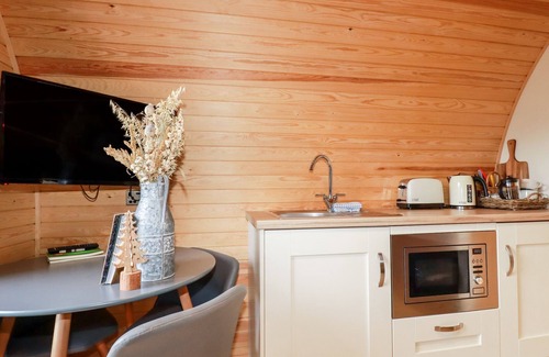 St Austell Cottage | BARRY, pet friendly, with a garden in Polgooth