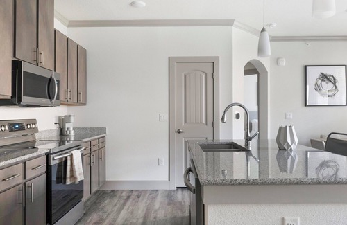 Shadow Glen Apartment | Barsala l Spacious 2BD Apartment w/ Pool Access