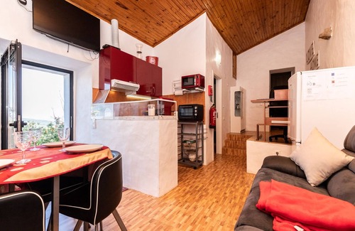 Espargal House | Bartsia Yellow Villa, WiFi, Terrace !New!