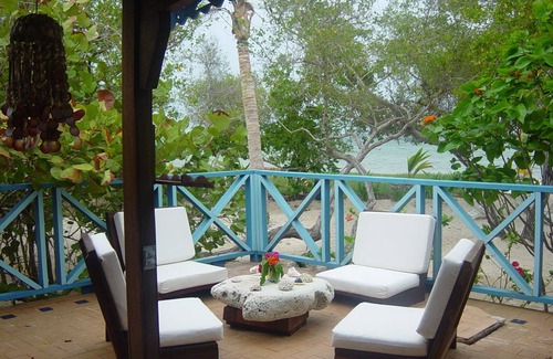 Bocachica Cabin | Barú Island near Cartagena-Private Villa 15 feet in front of the Beach