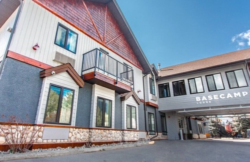 Canmore Cabin | Basecamp Lodge I King Room